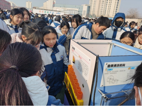 睢寧縣科協(xié)“科普進基層 科技伴成長”活動走進魏集中學283.png