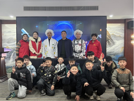 賈汪區(qū)科協(xié)舉辦 “文韻筑夢(mèng) 科創(chuàng)啟智” 冬令營(yíng) 點(diǎn)亮青少年寒假生活326.png