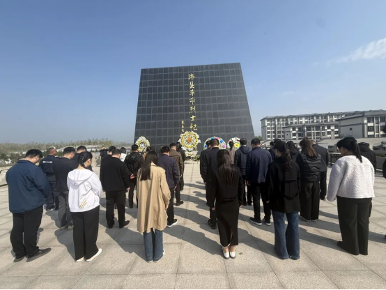 沛縣科協(xié)組織科技工作者開(kāi)展清明祭掃主題活動(dòng)