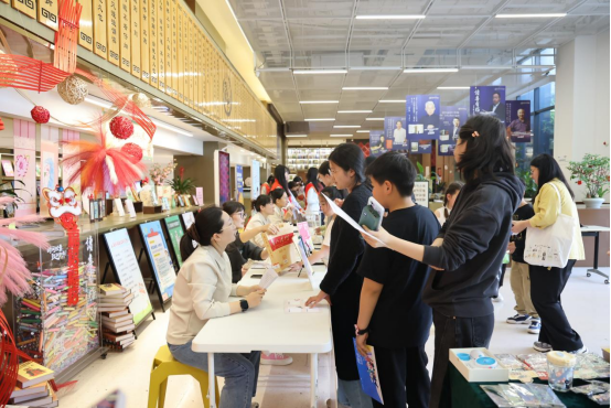 云龍區(qū)圖書館：3.6萬人次的閱讀探索之旅(1)449.png