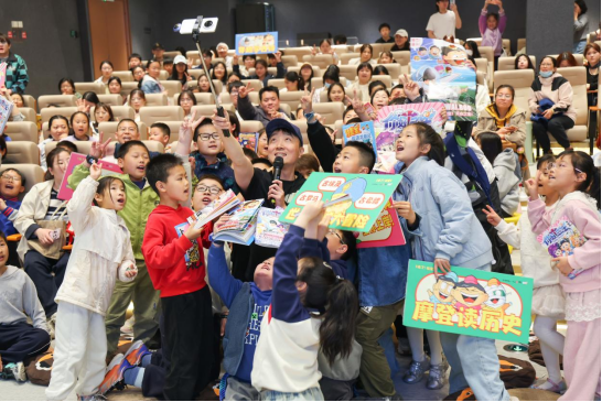 云龍區(qū)圖書館：3.6萬人次的閱讀探索之旅(1)622.png